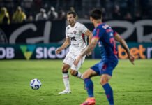 Atuação vergonhosa: Vitória é goleado pelo Bragantino, retorna ao Z-4 e se complica para a rodada final
