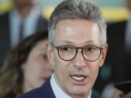 Romeu Zema critica Flávio Bolsonaro: ‘Ouvir você cobrando dinheiro do Vorcaro é imperdoável, um tapa na cara’