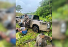 Três policiais ficam feridos após viatura capotar durante perseguição a suspeitos; agente é resgatado de helicóptero