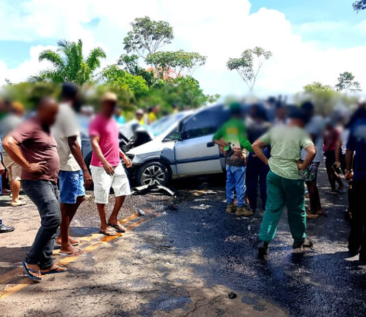 Protesto em Valença pede respostas sobre acidente que vitimou duas pessoas; médico de SAJ é acusado de ter provocado a batida que matou Bruna e Jhony