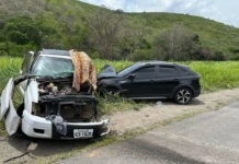 Uma pessoa morre e três ficam feridas após batida entre quatro veículos na BR-116 entre Jaguaquara e Jequié