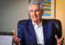 Caiado cobra explicações de Flávio Bolsonaro sobre conversas com Vorcaro, mas diz que foco é derrotar Lula