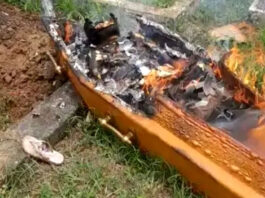 Grupo dá tiros em cadáver e coloca fogo em caixão durante enterro na Bahia; caso é investigado pela Polícia Civil