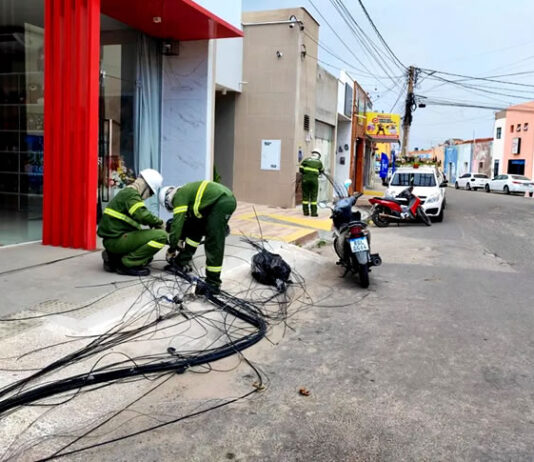Operação Gatonet chega a Nazaré e várias cidades: Neoenergia Coelba vai intensificar retirada de cabos irregulares de internet e telefonia para reduzir riscos