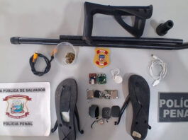 Mulher tenta entrar em presídio com drogas e eletrônicos em muleta; ela foi descoberta após passar pela revista