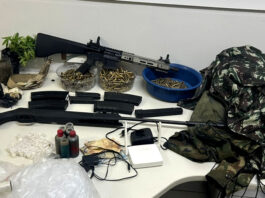 Polícia Militar encontra fuzil, centenas de munições e drogas durante ação em Maragogipe; quatro homens conseguiram fugir ao notar aproximação de viaturas