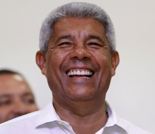 Jerônimo Rodrigues disse que oposição foca em selfies, lacração e no cabelinho arrumado ao invés de trabalho na Bahia