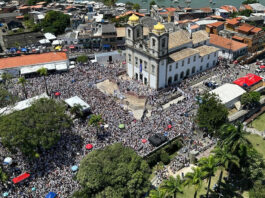 Água, roupas leves e bastante protetor solar: confira aqui as dicas para curtir a Lavagem do Bonfim, em Salvador