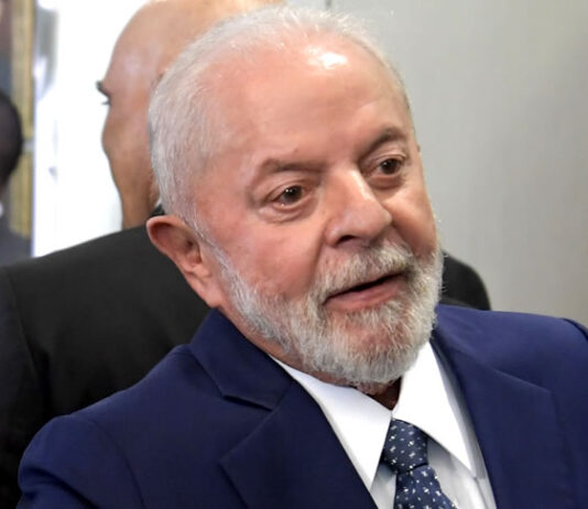 Pesquisa mostra Lula e Flávio Bolsonaro em empate técnico em eventual 2º turno de 2026