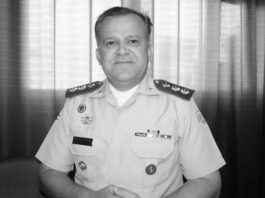 Coronel da Polícia Militar morre após batida entre carro e caminhão boiadeiro na Bahia; trecho estava molhado