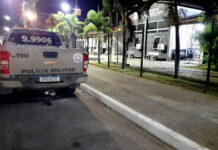 Homem foi preso com arma de fogo durante reforço policial no Espaço do São João em Santo Antônio de Jesus; um aparelho celular também foi apreendido