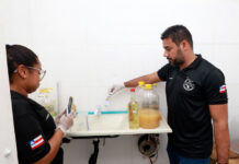 Cidade baiana suspende venda de bebidas destiladas após morte e suspeita de metanol; polícia já fez apreensão