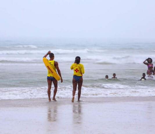 Salvador registra 81 afogamentos em 13 dias de janeiro e acende alerta nas praias, diz Salvamar; 80 são não fatais