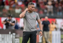‘O futebol não perdoa’: Jair Ventura lamentou a falta de efetividade do Vitória no Ba-Vi após derrota no Barradão