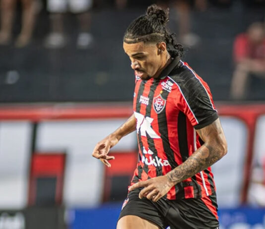 Com boa partida contra o Remo no Brasileiro, atacante Fabri revela pacto do Vitória para dar resposta para a torcida