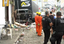 Caminhão desgovernado atinge museu no Centro Histórico de Salvador e momento foi registrado por imagens