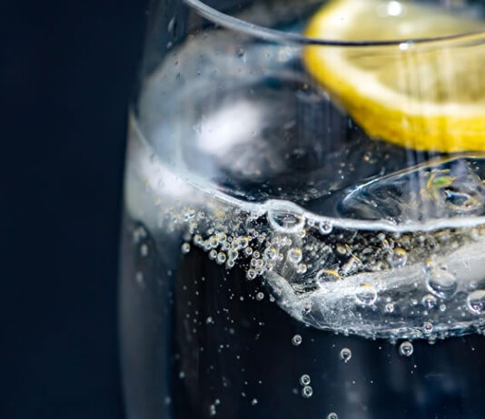 Vodca com energético faz mal? Por que mistura comum no carnaval pode sobrecarregar o coração; fique por dentro