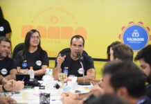 Carnaval de Salvador reúne 1,5 milhão de foliões e quase 100% de ocupação nos hotéis em 2 dias; Bruno comemora