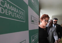Moraes acolhe parecer da Procuradoria da República e arquiva inquérito contra Zambelli sobre obstrução de justiça