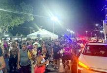 Abertura do Carna Folia Salinas 2026 confirma força do Carnaval de Salinas da Margarida com orla lotada e público vibrando; veja aqui os melhores momentos
