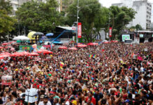 Quarto dia de Carnaval em Salvador! Veja aqui a transmissão deste domingo (15) nos circuitos e saiba mais da folia Barra-Ondina e Campo Grande