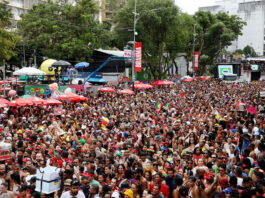 Quarto dia de Carnaval em Salvador! Veja aqui a transmissão deste domingo (15) nos circuitos e saiba mais da folia Barra-Ondina e Campo Grande