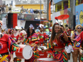 Bora pro quinto dia de Carnaval em Salvador! Veja aqui a transmissão desta segunda (16) nos circuitos: Barra-Ondina e Campo Grande e saiba mais da folia