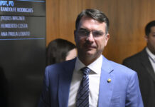 Flávio Bolsonaro pode se reunir nos EUA com outro nome ao invés de Trump