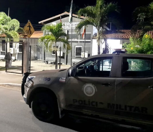 Jovem morre após confronto com policiais no bairro São Benedito em Santo Antônio de Jesus; o suspeito foi encontrado ferido após troca de tiros com CETO