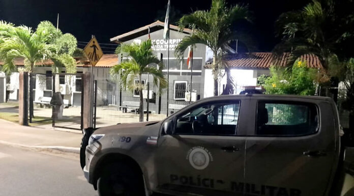 Jovem morre após confronto com policiais no bairro São Benedito em Santo Antônio de Jesus; o suspeito foi encontrado ferido após troca de tiros com CETO
