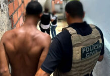Trio suspeito de tráfico de drogas é preso em Santo Antônio de Jesus: eles foram flagrados com porções de maconha e cocaína no bairro Rádio Clube; confira