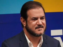 Presidente do União Brasil passa mal e deixa o camarote de ambulância: Rueda acompanhava a folia em Salvador; veja