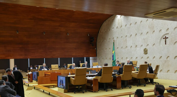 Ministros do STF classificam como ‘graves’ e ‘absurdas’ declarações de Flávio Bolsonaro sobre urnas eletrônicas