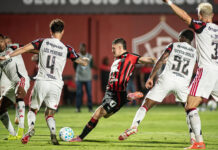 Merecia mais: No Barradão, Vitória faz jogo aguerrido, mas perde por 2×1 para o Flamengo em jogo do Brasileirão