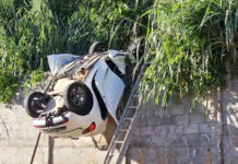 Salvador: Carro cai de altura de cerca de 17 metros de estacionamento e deixa adolescente preso às ferragens