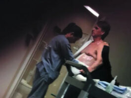 Carlos publica foto de Bolsonaro no hospital de Brasília: ‘Estado continua muito delicado e pneumonia bacteriana persiste’