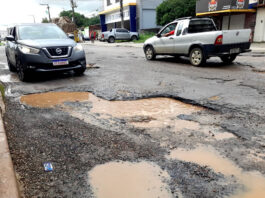 Chuvas agravam buracos na Avenida Antônio Carlos Magalhães e motoristas já cobram solução por parte da prefeitura em Santo Antônio de Jesus; veja vídeo
