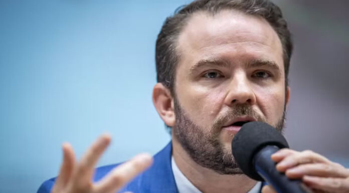 Ministro defende tributar mais os ricos, rever programas sociais e cortar benefícios fiscais nos próximos anos