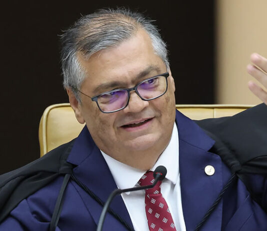 Após busca da PF contra blogueiro, Dino disse que seus deslocamentos estavam sendo monitorados ilegalmente; confira