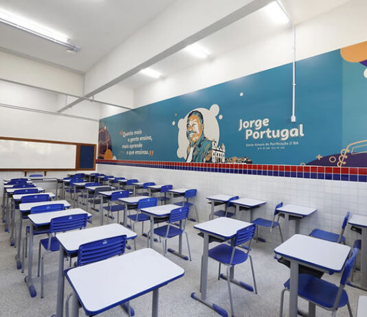 Veja: Bahia lidera índices de estudantes pretos e dependência da rede pública e 3º maior contingente entre 13 e 17 anos
