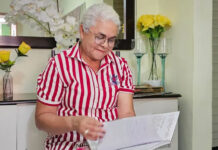 Aos 65 anos e após 43 anos longe da escola, Josélia Santos conquista uma vaga na Universidade Federal do Recôncavo e já se torna a mais nova universitária