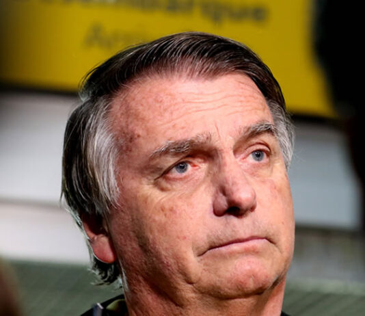 Exército negou estar com duas de oito armas de Bolsonaro; restante do arsenal foi entregue à Polícia Federal em 2023