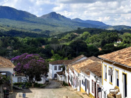 Gildásio Cavalcante mostra beleza de Tiradentes em visita registrada pela TV Recôncavo Turismo com um clima tranquilo, arquitetura colonial e culinária típica