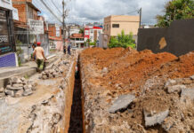 Prefeitura de Santo Antônio de Jesus realiza obra de drenagem para resolver alagamento na rua Idelfonso Guedes e garantir mais segurança para moradores