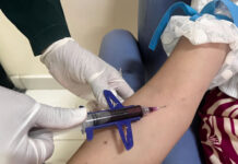 Exame de sangue em teste no Brasil pode ajudar a detectar câncer de mama; especialistas avaliam avanço promissor