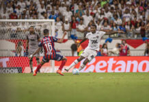 Bahia e Vitória fazem jogo de tempos diferentes na Arena Fonte Nova e empatam em 1×1 no Campeonato Brasileiro