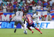 Ba-Vi válido pelo Brasileiro tem lambança de goleiro e gol anulado em rebote de pênalti com menos de cinco minutos