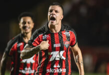 Vitória bate o Atlético-MG no Barradão e ganha fôlego no Brasileirão; Kayzer e Erick garantem triunfo rubro-negro