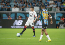 Com atuação ruim fora de casa, Vitória perde para o Grêmio por 2×0 e segue sem vencer fora no Campeonato Brasileiro