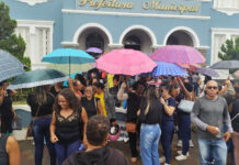 Servidores municipais protestam em Santo Antônio de Jesus em prol do reajuste salarial da categoria e cobram nova proposta do município; confira